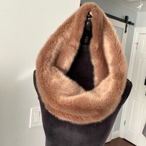 Faux fur collar/ wrap NWT 💛